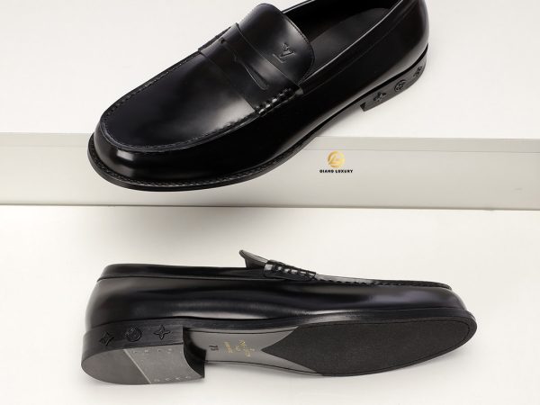 Giày Louis Vuitton Đế Cao Họa Tiết Logo Chìm Màu Đen Like Auth